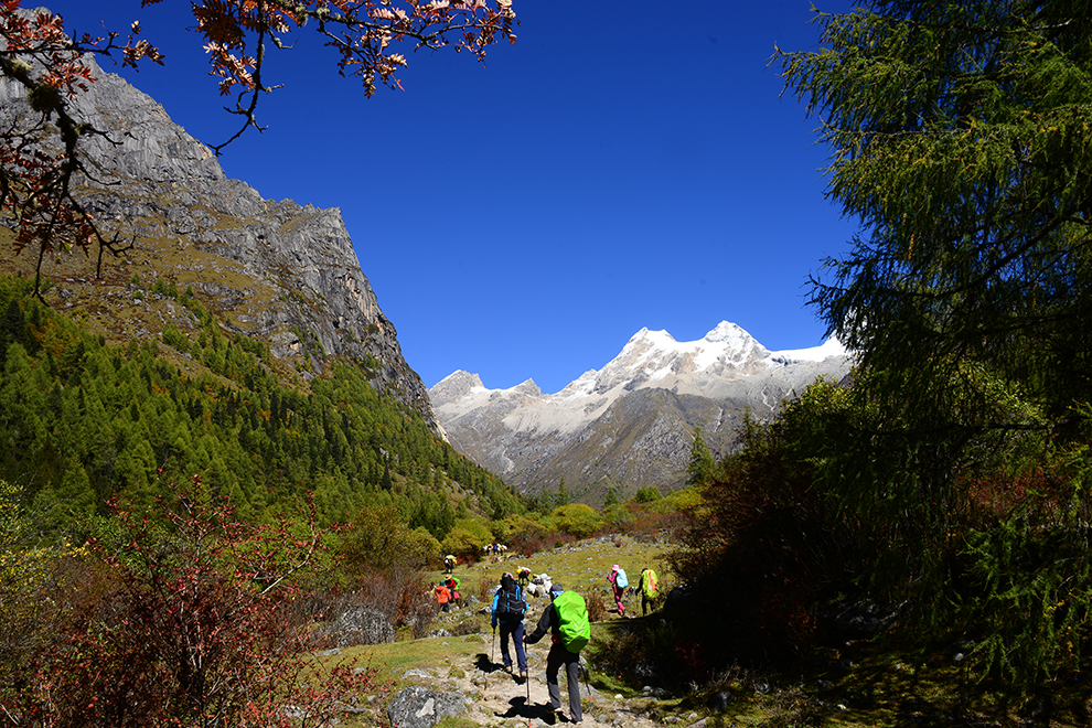 5 days chengdu mount siguniang sight seeing small group trek